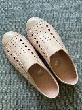 Native Jefferson Slip-On Shoes in Pale Pink
